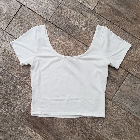 Destined Tops - Destined white scoop neck short sleeve crop top